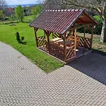 Vadrozsa Nyaralo Tatil Evi *