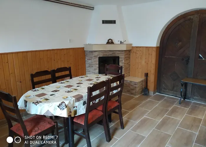 Vadrozsa Nyaralo Vakantiehuis *